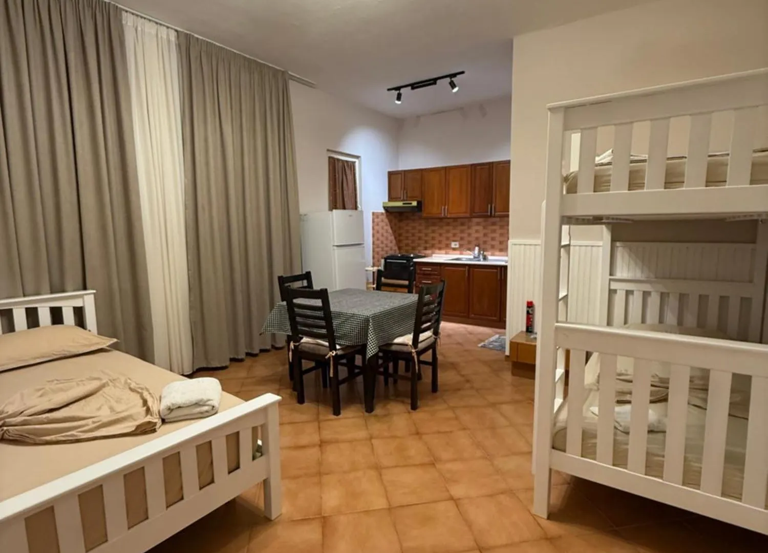 Guroal Holiday House Shengjin Guest house