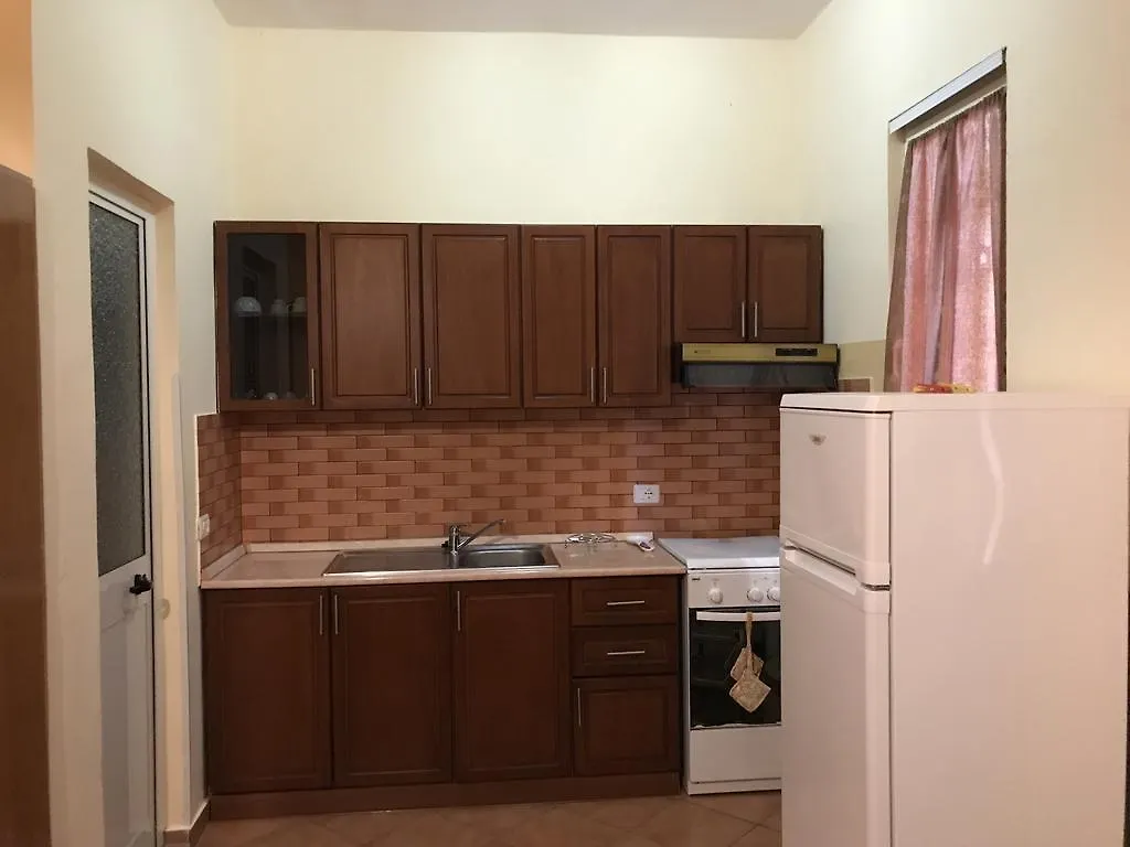 Guroal Holiday House Shengjin Guest house